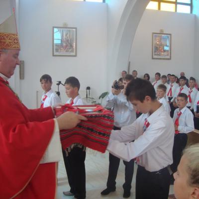 16 septembrie: Dărmăneşti: Administrarea sfântului Mir