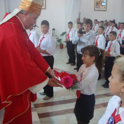 16 septembrie: Dărmăneşti: Administrarea sfântului Mir