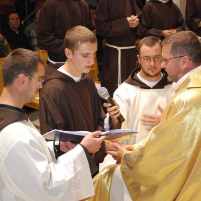 23 septembrie: Oneşti: Profesiune simplă în Ordinul Fraţilor Minori Capucini
