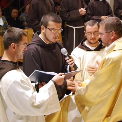 23 septembrie: Oneşti: Profesiune simplă în Ordinul Fraţilor Minori Capucini