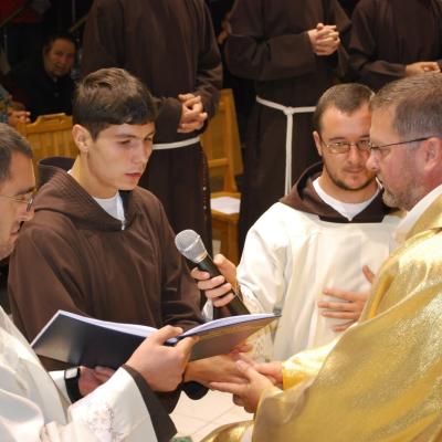 23 septembrie: Oneşti: Profesiune simplă în Ordinul Fraţilor Minori Capucini