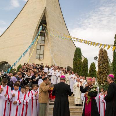 30 septembrie: Iaşi "Sfânta Tereza": Consacrarea altarului, sfinţirea bisericii şi hramul