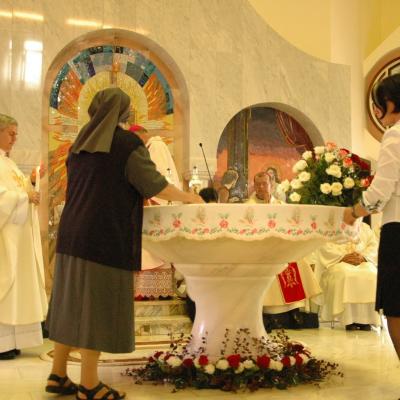 30 septembrie: Iaşi "Sfânta Tereza": Consacrarea altarului, sfinţirea bisericii şi hramul