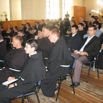 2 octombrie: Roman: Simpozion "Ştiinţa credinţei şi exigenţele raţiunii filozofice"