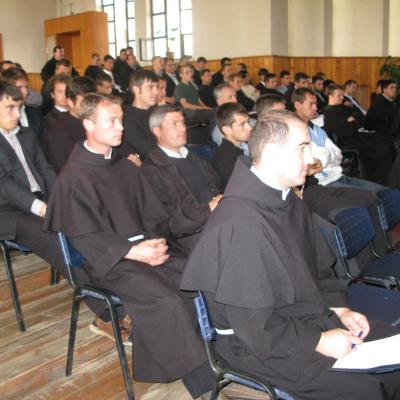 2 octombrie: Roman: Simpozion "Ştiinţa credinţei şi exigenţele raţiunii filozofice"