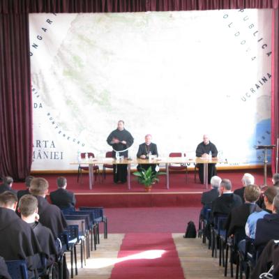 2 octombrie: Roman: Simpozion "Ştiinţa credinţei şi exigenţele raţiunii filozofice"