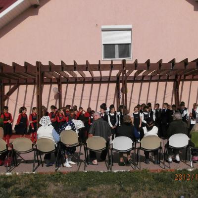 2 octombrie: Gherăeşti: Ziua Internaţională a Vârstnicului