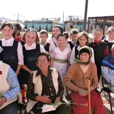 2 octombrie: Gherăeşti: Ziua Internaţională a Vârstnicului