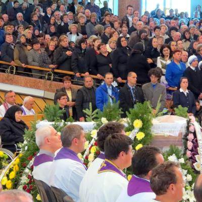 10 octombrie: Bacău: Înmormântarea pr. Ştefan Erdeş