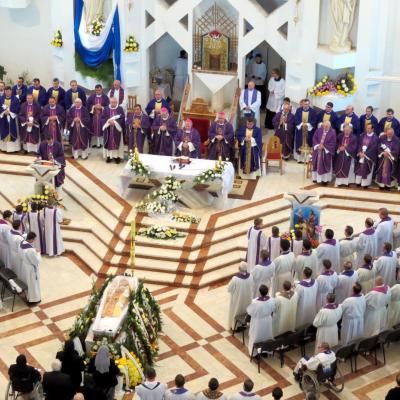 10 octombrie: Bacău: Înmormântarea pr. Ştefan Erdeş