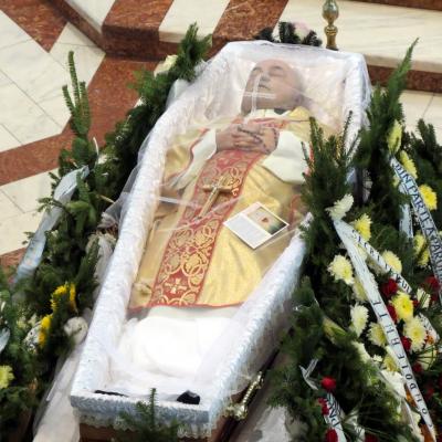 10 octombrie: Bacău: Înmormântarea pr. Ştefan Erdeş