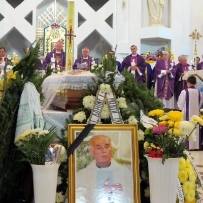 10 octombrie: Bacău: Înmormântarea pr. Ştefan Erdeş