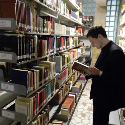 15 octombrie: Iaşi: Deschiderea bibliotecii Institutului Teologic Romano-Catolic