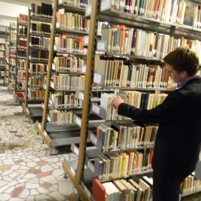 15 octombrie: Iaşi: Deschiderea bibliotecii Institutului Teologic Romano-Catolic