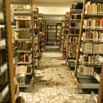 15 octombrie: Iaşi: Deschiderea bibliotecii Institutului Teologic Romano-Catolic