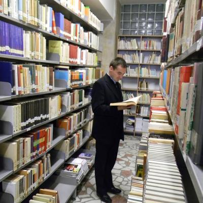 15 octombrie: Iaşi: Deschiderea bibliotecii Institutului Teologic Romano-Catolic