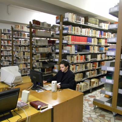15 octombrie: Iaşi: Deschiderea bibliotecii Institutului Teologic Romano-Catolic