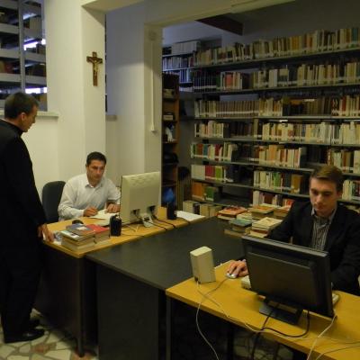 15 octombrie: Iaşi: Deschiderea bibliotecii Institutului Teologic Romano-Catolic