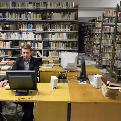 15 octombrie: Iaşi: Deschiderea bibliotecii Institutului Teologic Romano-Catolic