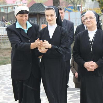 28 octombrie: Frumoasa: Profesiune religioasă