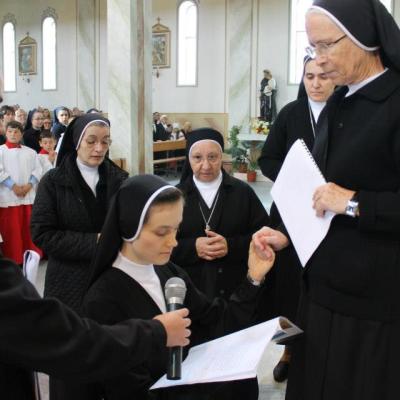 28 octombrie: Frumoasa: Profesiune religioasă