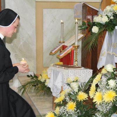 28 octombrie: Frumoasa: Profesiune religioasă