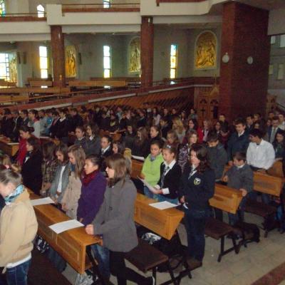 31 octombrie: Bacău: Liceeni în rugăciune