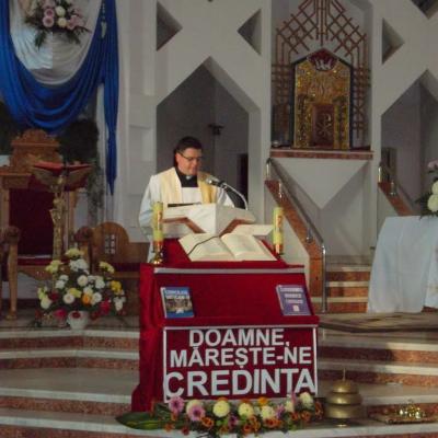 31 octombrie: Bacău: Liceeni în rugăciune