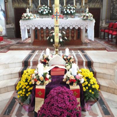 2 noiembrie: Iaşi: Liturghie cu requiem in catedrala "Adormirea Maicii Domnului"