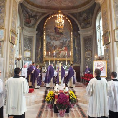 2 noiembrie: Iaşi: Liturghie cu requiem in catedrala "Adormirea Maicii Domnului"