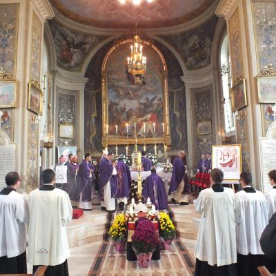 2 noiembrie: Iaşi: Liturghie cu requiem in catedrala "Adormirea Maicii Domnului"