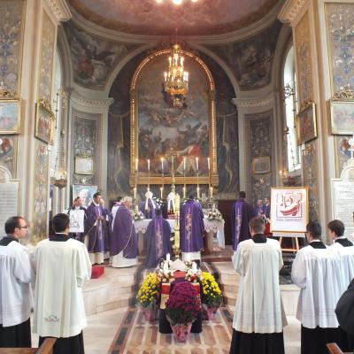 2 noiembrie: Iaşi: Liturghie cu requiem in catedrala "Adormirea Maicii Domnului"