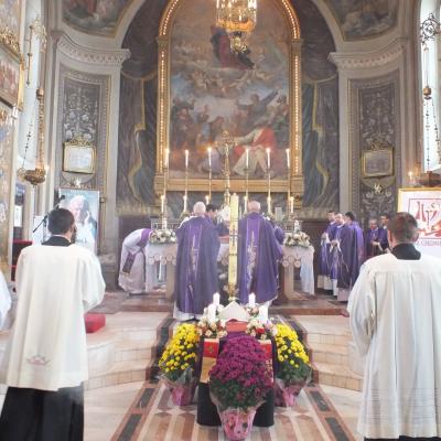 2 noiembrie: Iaşi: Liturghie cu requiem in catedrala "Adormirea Maicii Domnului"