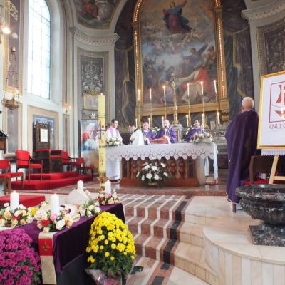 2 noiembrie: Iaşi: Liturghie cu requiem in catedrala "Adormirea Maicii Domnului"
