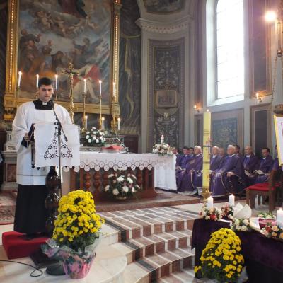 2 noiembrie: Iaşi: Liturghie cu requiem in catedrala "Adormirea Maicii Domnului"