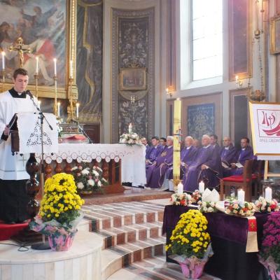 2 noiembrie: Iaşi: Liturghie cu requiem in catedrala "Adormirea Maicii Domnului"