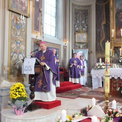 2 noiembrie: Iaşi: Liturghie cu requiem in catedrala "Adormirea Maicii Domnului"