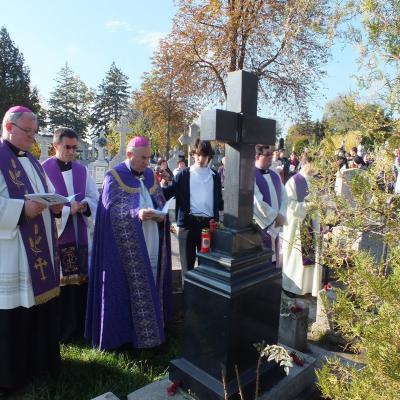 2 noiembrie 2012: Iaşi: Pomenirea credincioşilor răposaţi în cimitirul "Eternitatea"