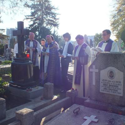 2 noiembrie 2012: Iaşi: Pomenirea credincioşilor răposaţi în cimitirul "Eternitatea"