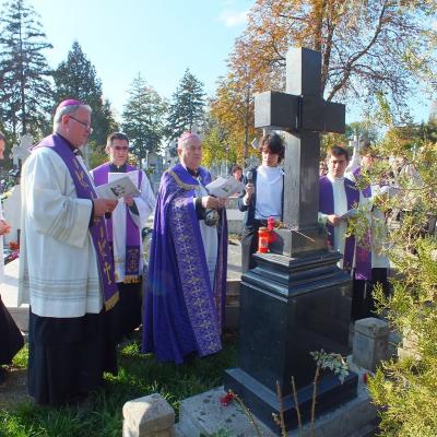 2 noiembrie 2012: Iaşi: Pomenirea credincioşilor răposaţi în cimitirul "Eternitatea"