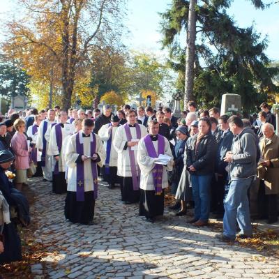 2 noiembrie 2012: Iaşi: Pomenirea credincioşilor răposaţi în cimitirul "Eternitatea"