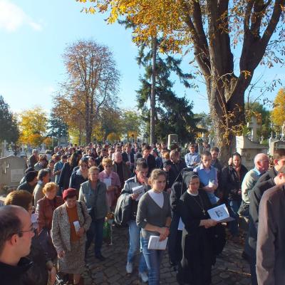 2 noiembrie 2012: Iaşi: Pomenirea credincioşilor răposaţi în cimitirul "Eternitatea"