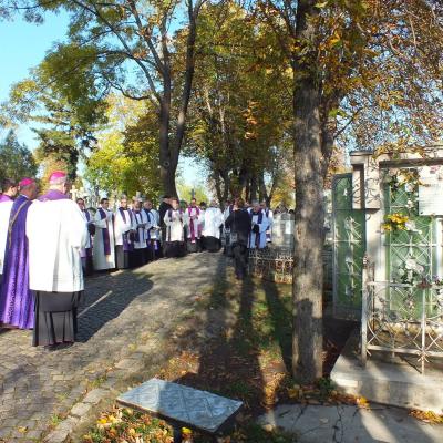2 noiembrie 2012: Iaşi: Pomenirea credincioşilor răposaţi în cimitirul "Eternitatea"