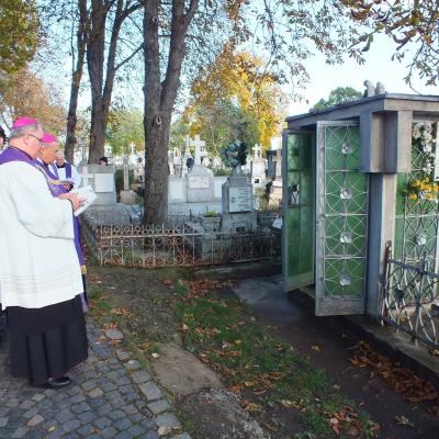 2 noiembrie 2012: Iaşi: Pomenirea credincioşilor răposaţi în cimitirul "Eternitatea"
