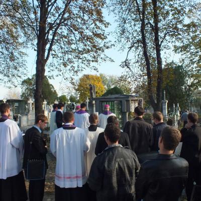 2 noiembrie 2012: Iaşi: Pomenirea credincioşilor răposaţi în cimitirul "Eternitatea"