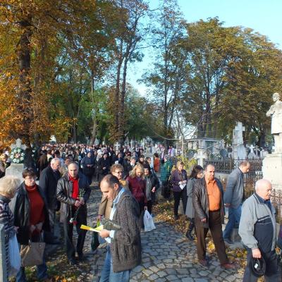 2 noiembrie 2012: Iaşi: Pomenirea credincioşilor răposaţi în cimitirul "Eternitatea"