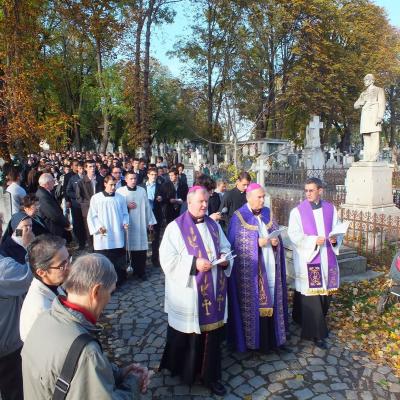 2 noiembrie 2012: Iaşi: Pomenirea credincioşilor răposaţi în cimitirul "Eternitatea"