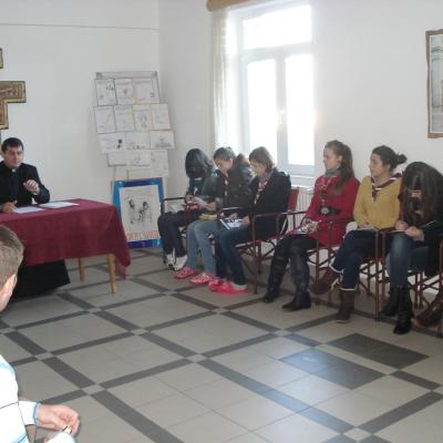30 noiembrie: Roman: Activitate de formare a unui grup de tineri din Pildeşti, la mănăstirea surorilor clarise