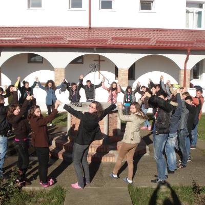 30 noiembrie: Roman: Activitate de formare a unui grup de tineri din Pildeşti, la mănăstirea surorilor clarise