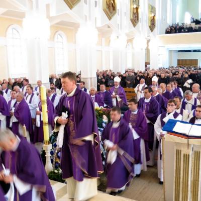 1 decembrie: Butea: Liturghia de înmormântare a părintelui Alois Dămoc